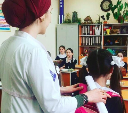 Врач-педиатр Сунженской поликлиники Цицкиева Ф.прочитала сегодня лекцию на тему:»Сколиоз у детей»